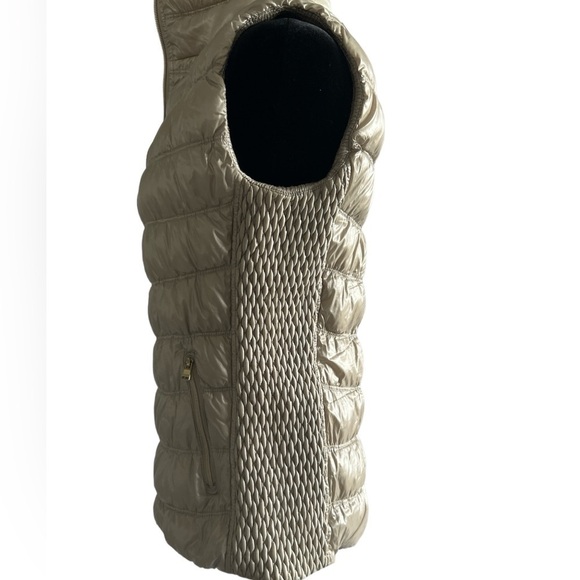 Calvin Klein Metallic Gold Down
Feather Puffer Vest Full Zip Quilt Women - Picture 5 of 10